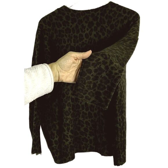 Vince Camuto Elegant Leopard Print Sweater, size 1X - Picture 5 of 8
